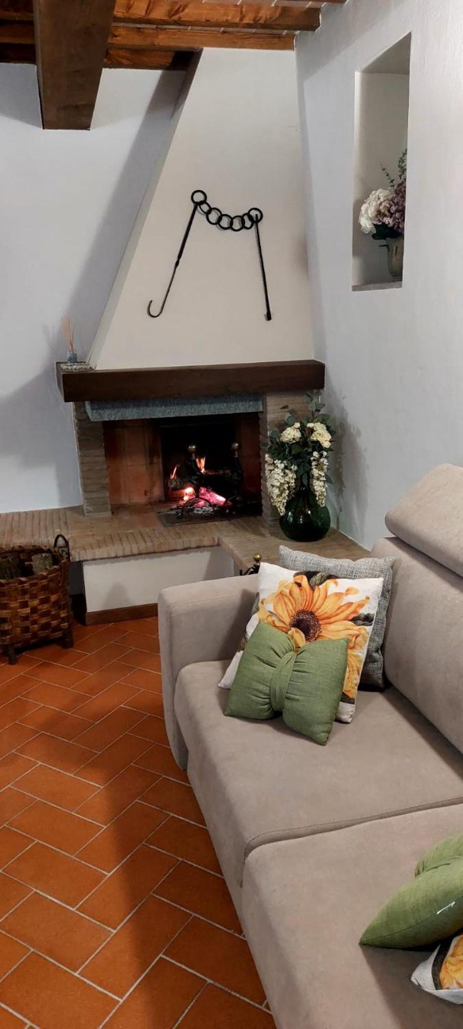 Lajatico Rentals - Casa Di Alice Nel Borgo Екстериор снимка